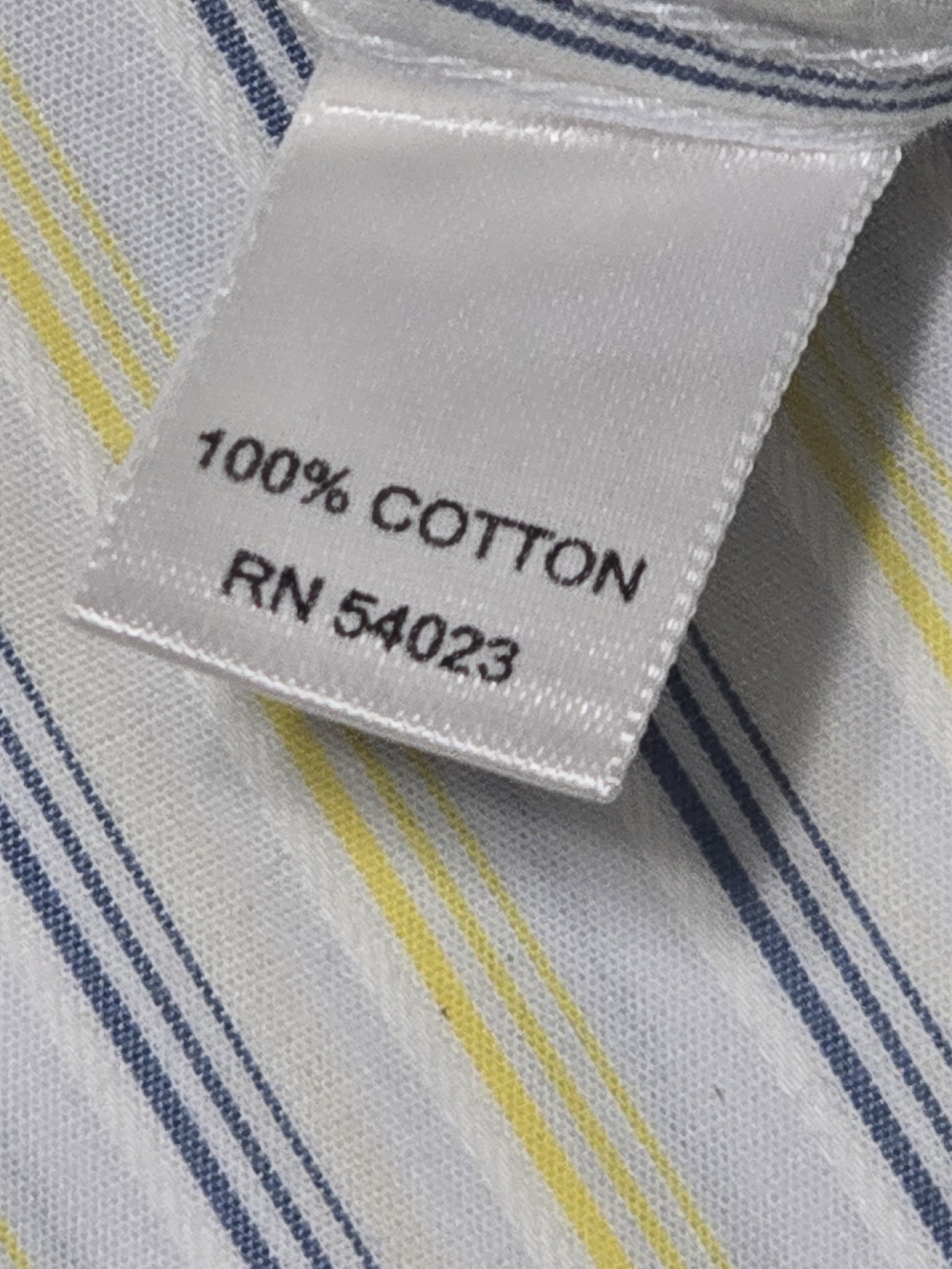 Men's Banana Repubic Classic Button-Down Shirt - Picture 3 of 6